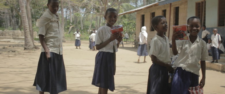 girls-with-solar-lights_mafia-is_solaraid_may2012