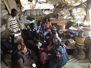 An agent of Orb Energy trains traders in a market in Kenya on how the off-grid lighting products work © Orb/Ramin Nadimi